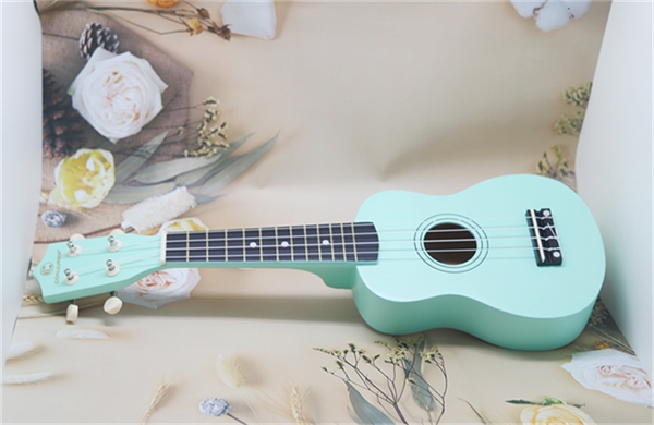 CONJURER UKULELE